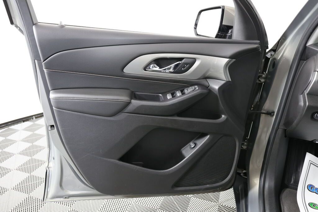 Used 2018 Chevrolet Traverse LT FWD image 12
