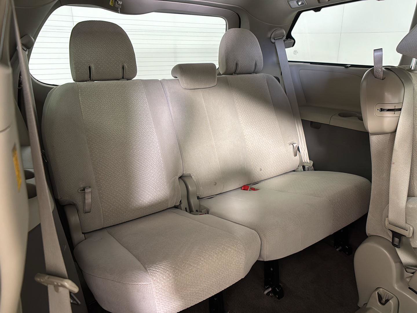 Used 2012 Toyota Sienna LE w/ Towing Pkg FWD image 18