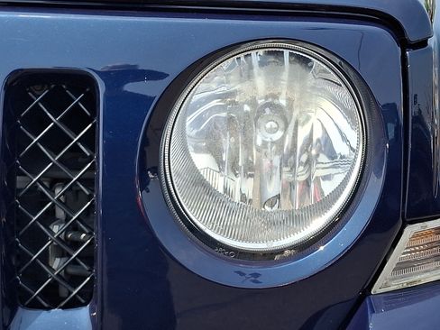 Used 2014 Jeep Patriot Latitude w/ Freedom Edition Package FWD image 11