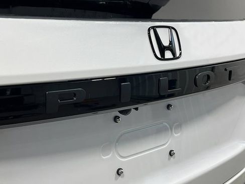 New 2026 Honda Pilot Touring image 7