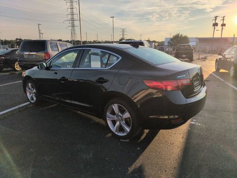 Used 2013 Acura ILX w/ Premium Package FWD image 4
