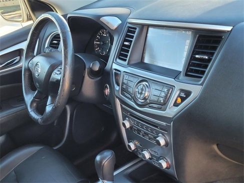 Used 2019 Nissan Pathfinder SL image 11