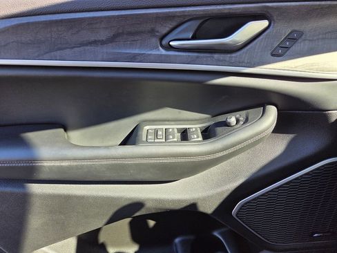 Used 2023 Jeep Grand Cherokee 4WD 4xe w/ Luxury Tech Group II image 36