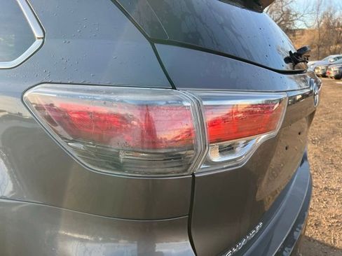 Used 2015 Toyota Highlander XLE image 12