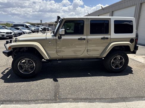 Used 2017 Jeep Wrangler Unlimited Sahara w/ Quick Order Package 24E Chief AWD/4WD image 4
