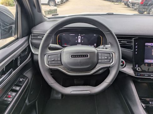 Used 2024 Jeep Wagoneer Series II w/ Flexible Seating Group image 20