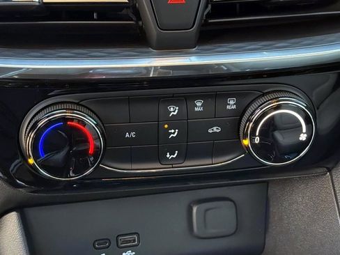 Used 2024 Buick Encore GX Sport Touring image 20