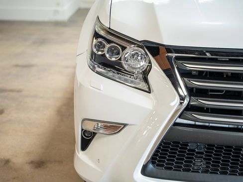 Used 2017 Lexus GX 460 Premium w/ Premium Package image 5