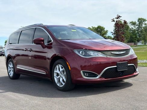 Used 2017 Chrysler Pacifica Touring-L Plus w/ Advanced Safetytec Group FWD image 1
