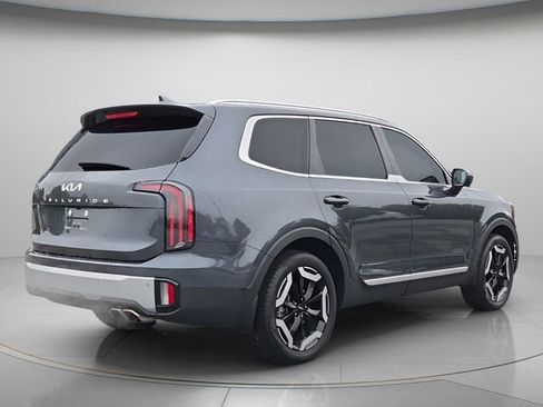 Used 2024 Kia Telluride EX w/ EX Captain's Chair Package FWD image 6
