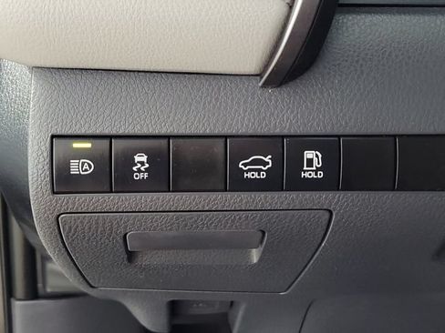 Used 2019 Toyota Camry XLE FWD image 23