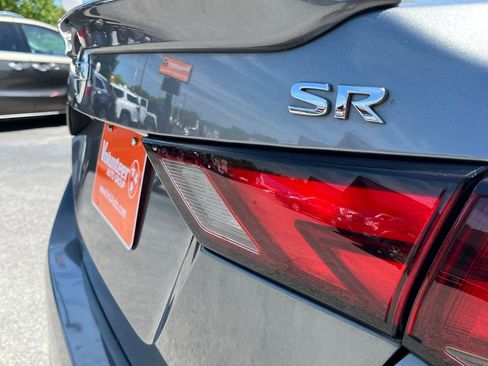 Used 2022 Nissan Sentra SR w/ Electronics Package FWD image 10