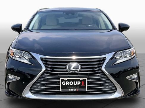 Used 2016 Lexus ES 350 w/ Ultra Luxury Package FWD image 4