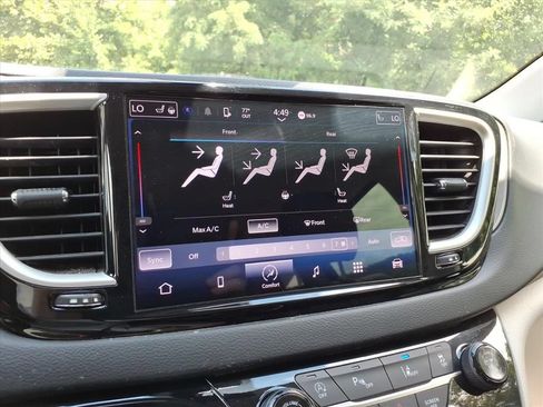 Used 2023 Chrysler Pacifica Touring-L FWD image 22