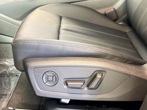 New 2027 Audi Q6 e-tron Premium image 18