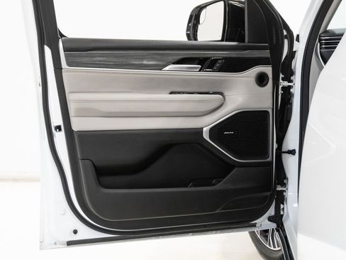 Used 2024 Jeep Wagoneer L Series II w/ Flexible Seating Group image 8