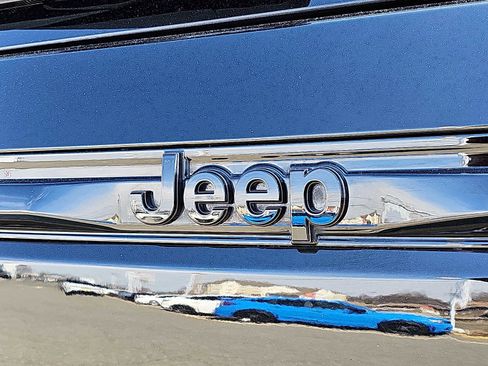 Used 2023 Jeep Grand Cherokee Altitude image 31