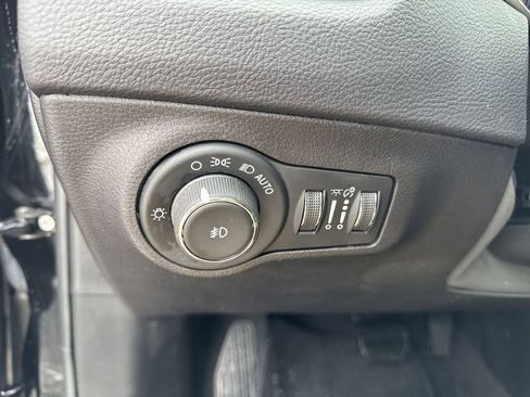 Used 2018 Jeep Compass Latitude w/ Popular Equipment Group image 17