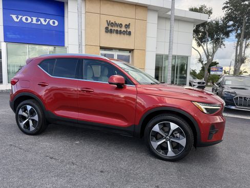 Used 2024 Volvo XC40 B5 Plus w/ Protection Package AWD/4WD image 1