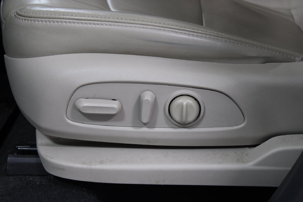 Used 2019 Buick Enclave Essence FWD image 16