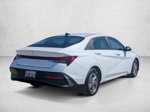 Used 2025 Hyundai Elantra SE FWD image 5