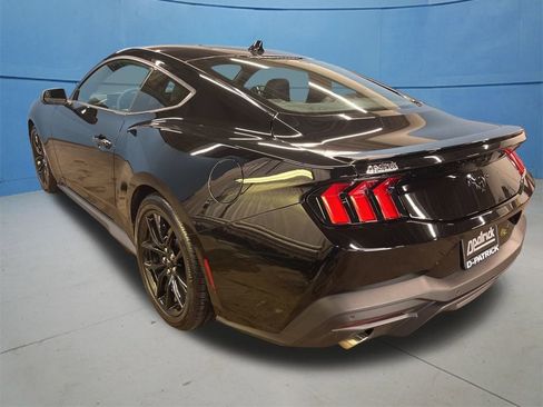 Used 2025 Ford Mustang Coupe image 6