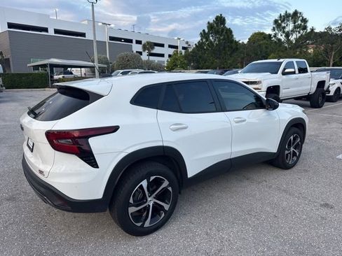 Used 2024 Chevrolet Trax RS w/ Driver Confidence Package image 3
