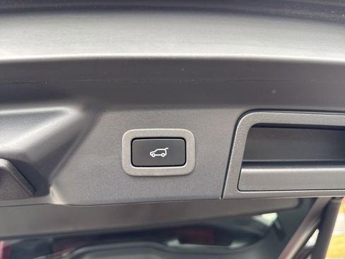 Used 2019 Land Rover Range Rover Velar R-Dynamic HSE image 10