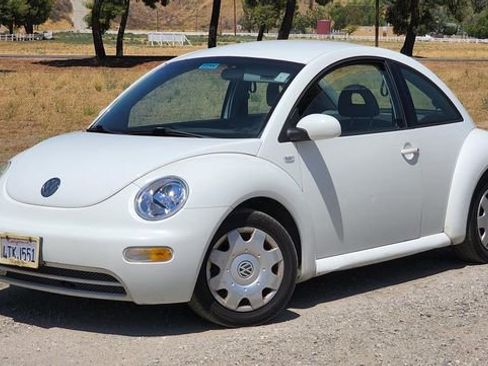 Used 2001 Volkswagen Beetle GL image 2