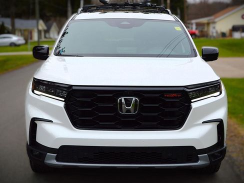 Used 2024 Honda Pilot TrailSport image 2