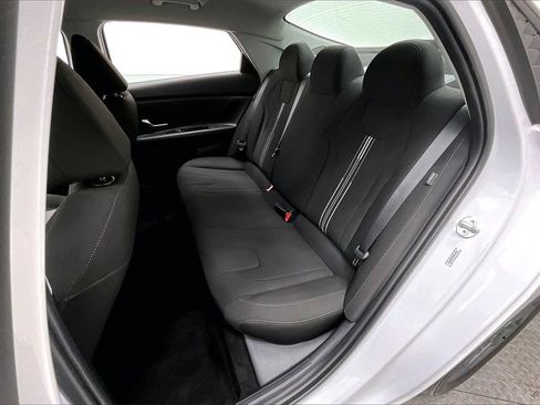 Used 2024 Hyundai Elantra SEL image 25