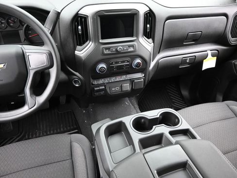 Used 2025 Chevrolet Silverado 1500 Custom image 12