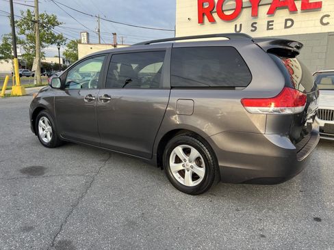 Used 2012 Toyota Sienna LE FWD image 5
