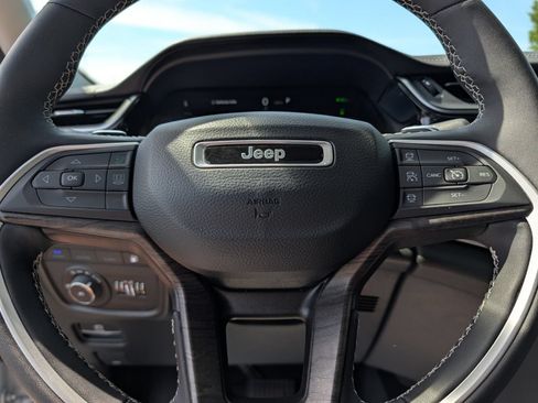 Used 2022 Jeep Grand Cherokee Limited 4xe w/ Luxury Tech Group II AWD/4WD image 33