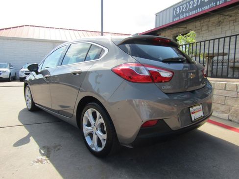 Used 2017 Chevrolet Cruze Premier w/ Enhanced Convenience Package FWD image 3