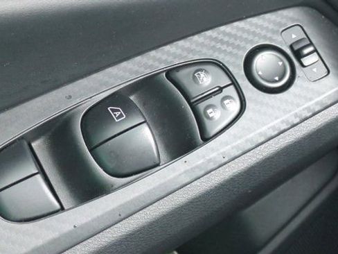 Used 2025 Nissan Altima 2.5 SV image 17