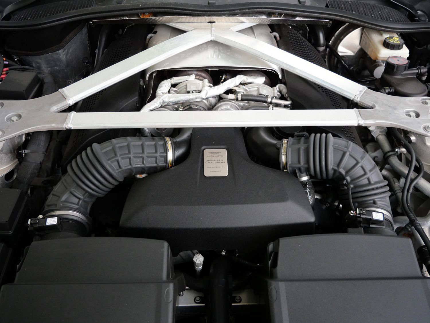 Used 2023 Aston Martin V8 Vantage Roadster RWD image 25