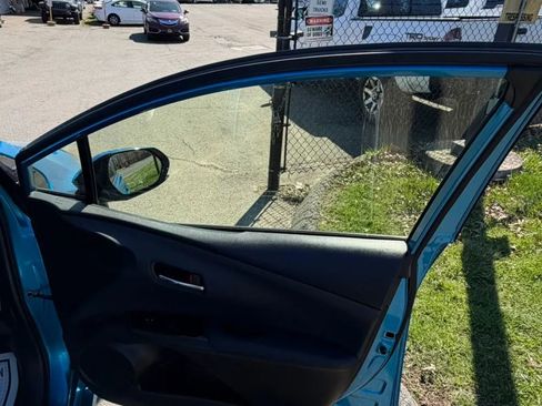 Used 2019 Toyota Prius XLE image 12