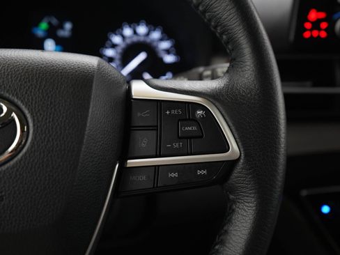 Used 2021 Toyota Sienna XLE AWD/4WD image 27