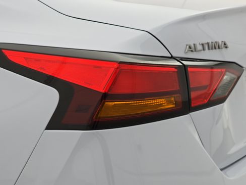 New 2025 Nissan Altima 2.5 SR image 32
