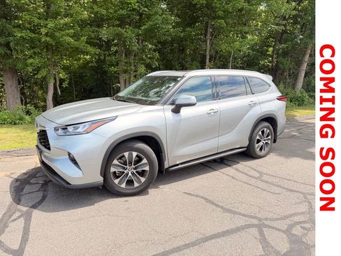 Used 2020 Toyota Highlander XLE AWD/4WD image 1