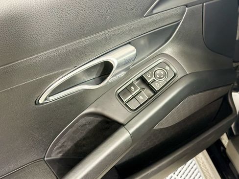 Used 2022 Porsche 718 Cayman w/ Premium Package RWD image 17