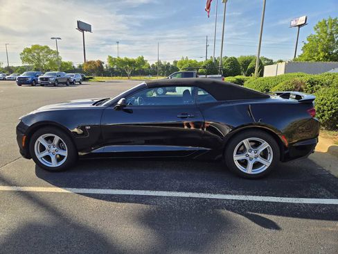 Used 2023 Chevrolet Camaro LT RWD image 5