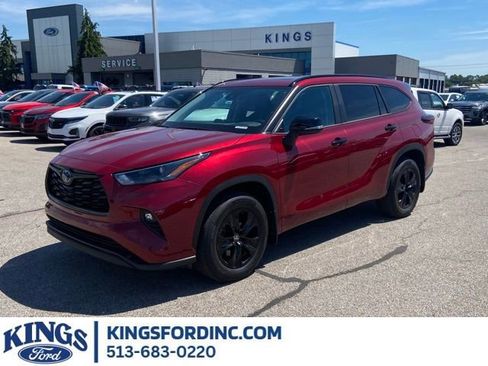Used 2024 Toyota Highlander XLE AWD/4WD image 1