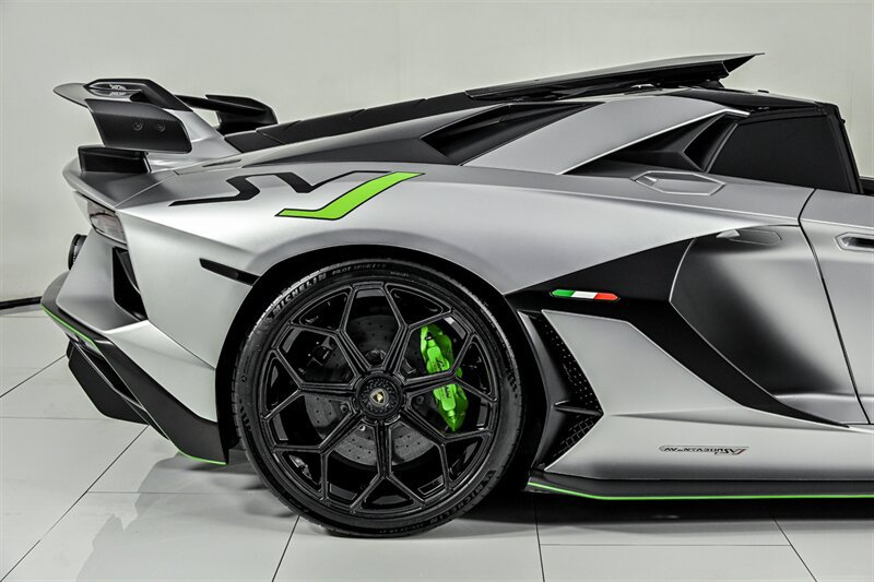 Used 2020 Lamborghini Aventador SVJ AWD/4WD image 32