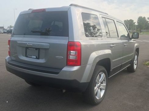 Used 2015 Jeep Patriot Latitude AWD/4WD image 8
