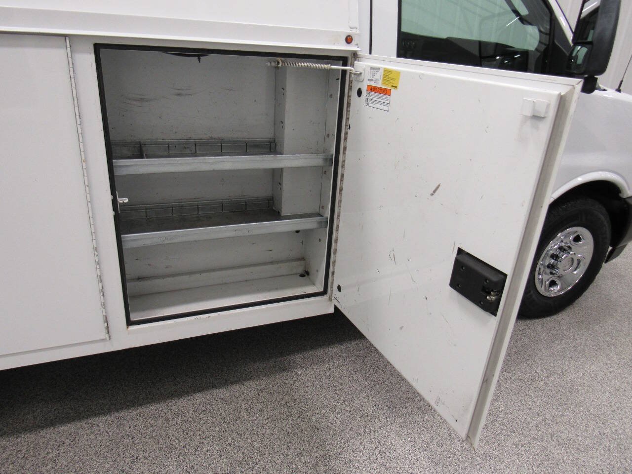 Used 2018 Chevrolet Express 3500 w/ Power Convenience Package RWD image 32