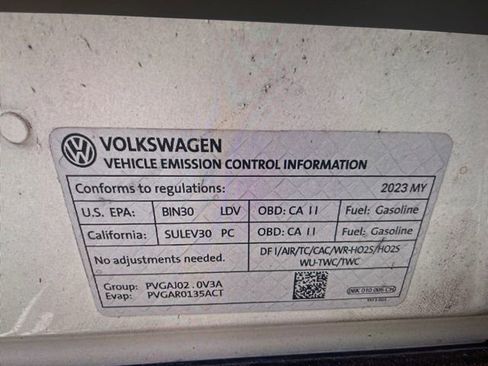 Used 2023 Volkswagen Tiguan SE image 8