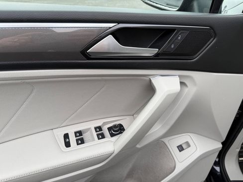 Used 2022 Volkswagen Tiguan SE R-Line image 18