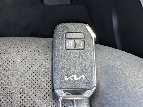 Certified 2023 Kia Carnival EX FWD image 30